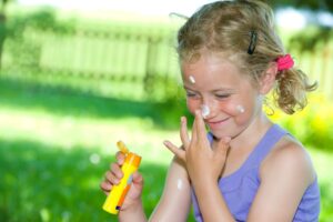 Sonnenschutz für Kinder - Tipps & Produkte im Pluspunkt Ratgeber